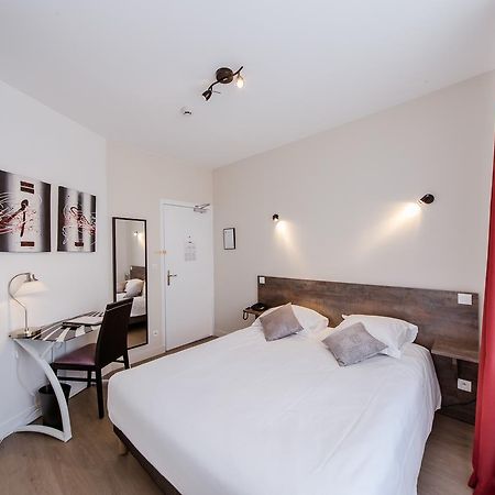 Logis Hotel - Le Petit Bellon Senlis  Exterior foto