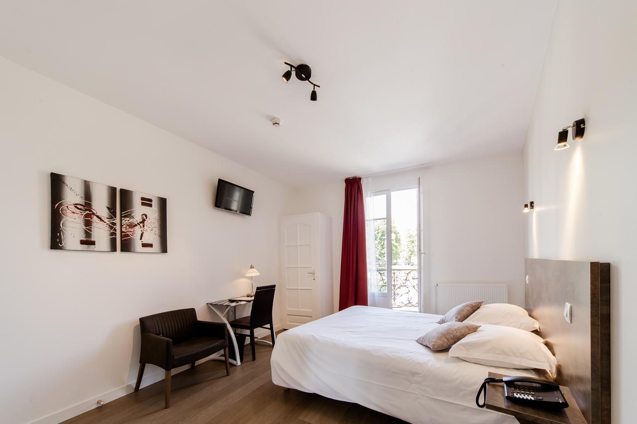 Logis Hotel - Le Petit Bellon Senlis  Exterior foto