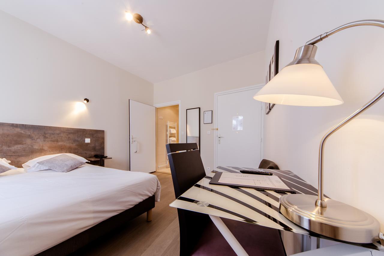 Logis Hotel - Le Petit Bellon Senlis  Exterior foto