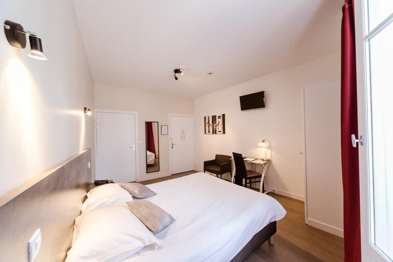 Logis Hotel - Le Petit Bellon Senlis  Exterior foto