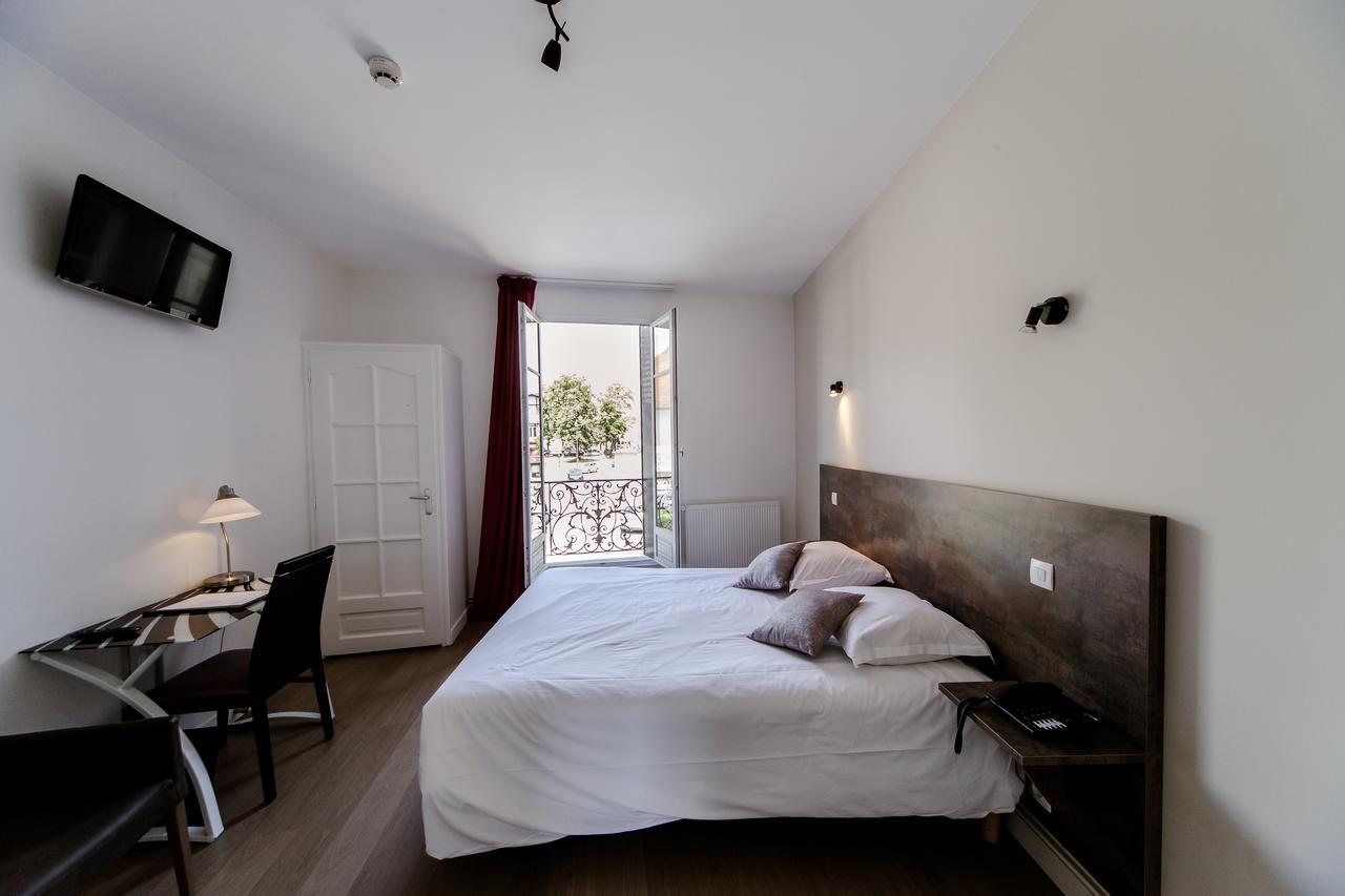 Logis Hotel - Le Petit Bellon Senlis  Exterior foto