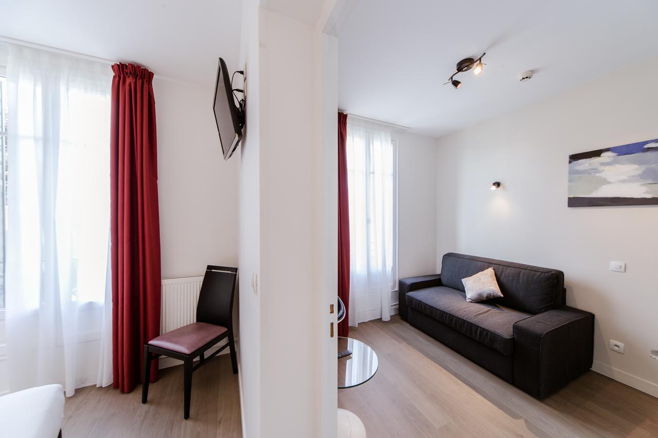 Logis Hotel - Le Petit Bellon Senlis  Exterior foto
